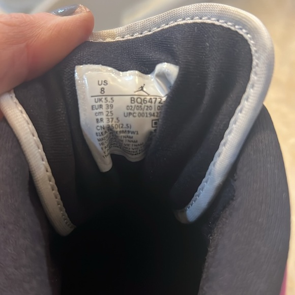 Nike Air Jordan mid tops. These are absolutely amazing. Near perfect - Picture 5 of 5